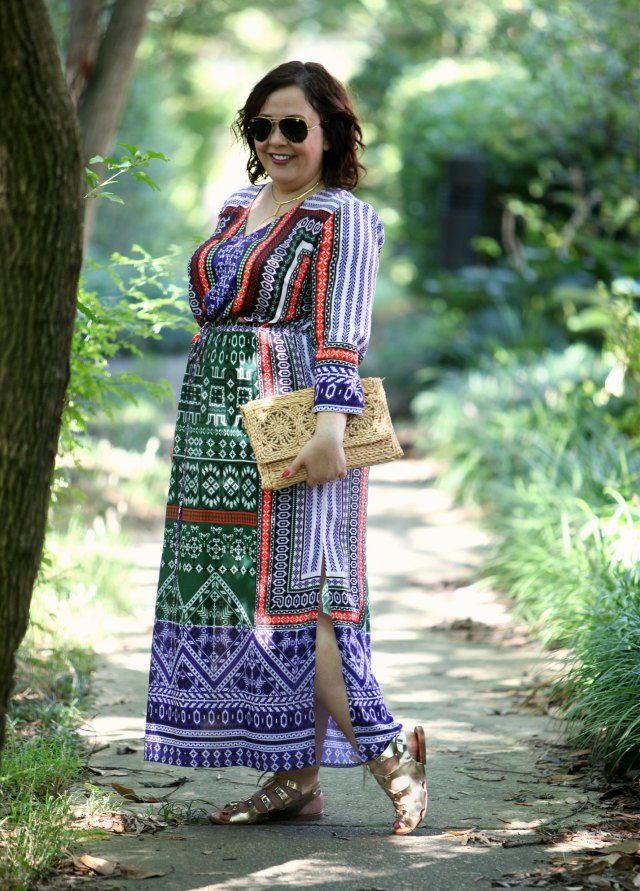 Wardrobe-Oxygen-in-a-Gwynnie-Bee-dress-with-Ray-Ban-aviator-sunglasses-640x891