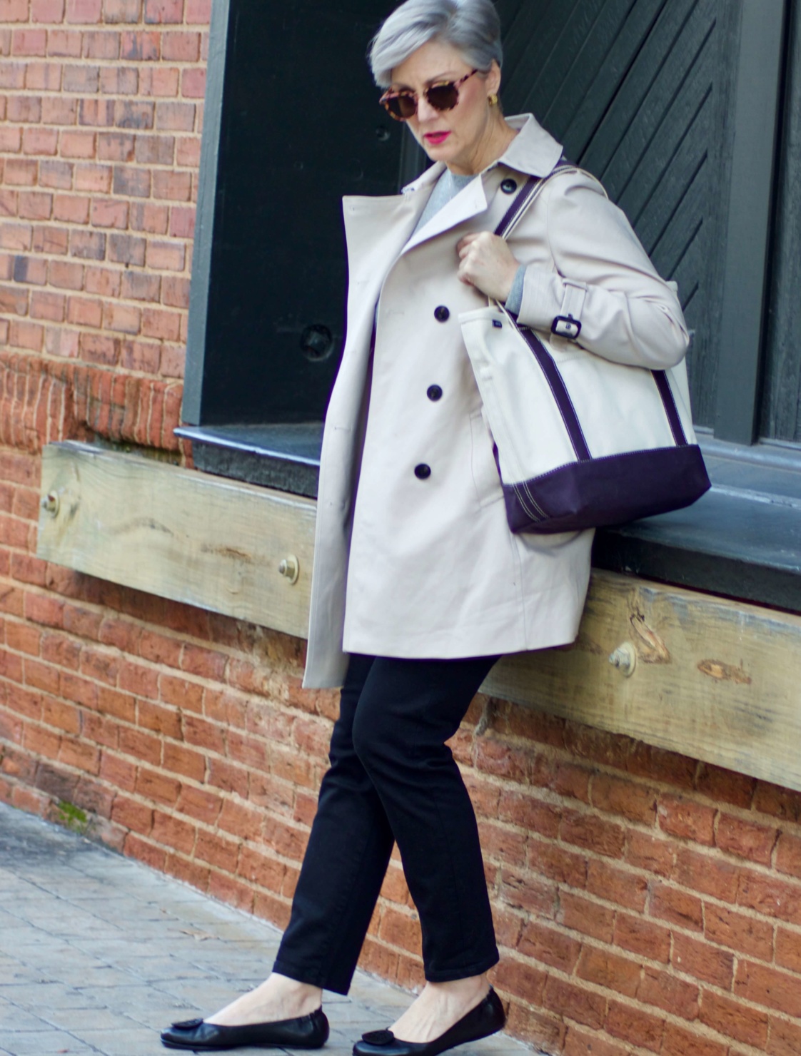 how to wear timeless classics | crewneck, trench coat, and skinny jeans ...