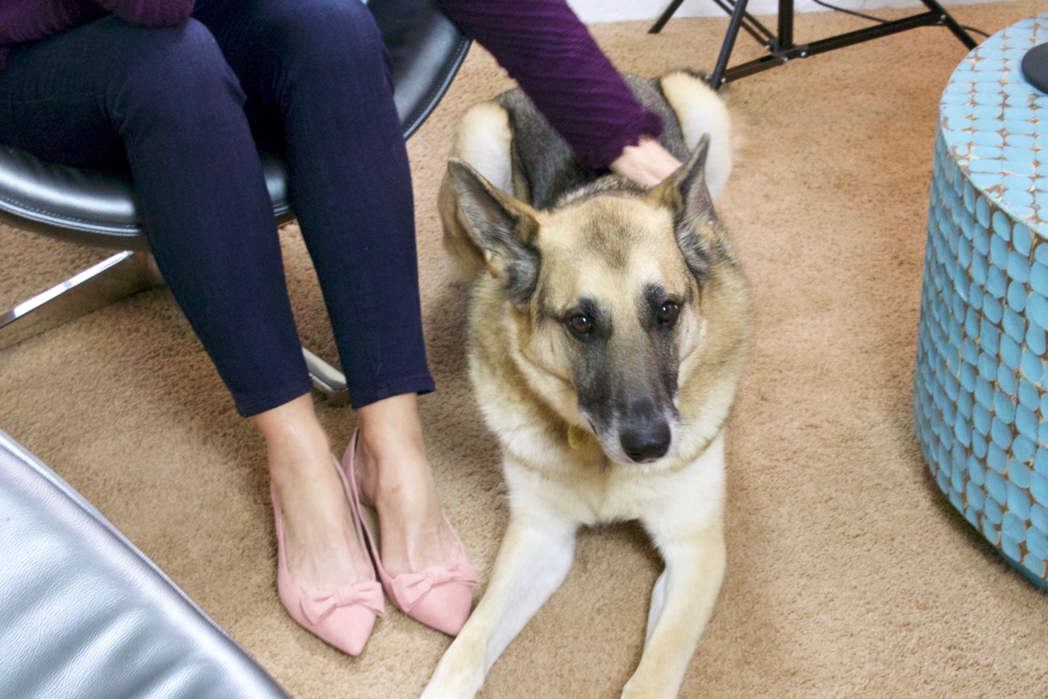 beth from Style at a Certain Age wears a fringed cardigan sweater, denim, and pink suede pumps