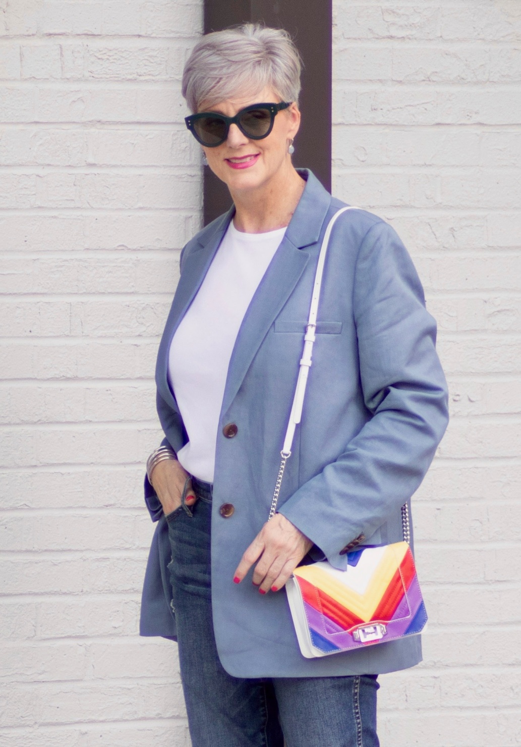 blue linen blazer, white tee, and blue jeans