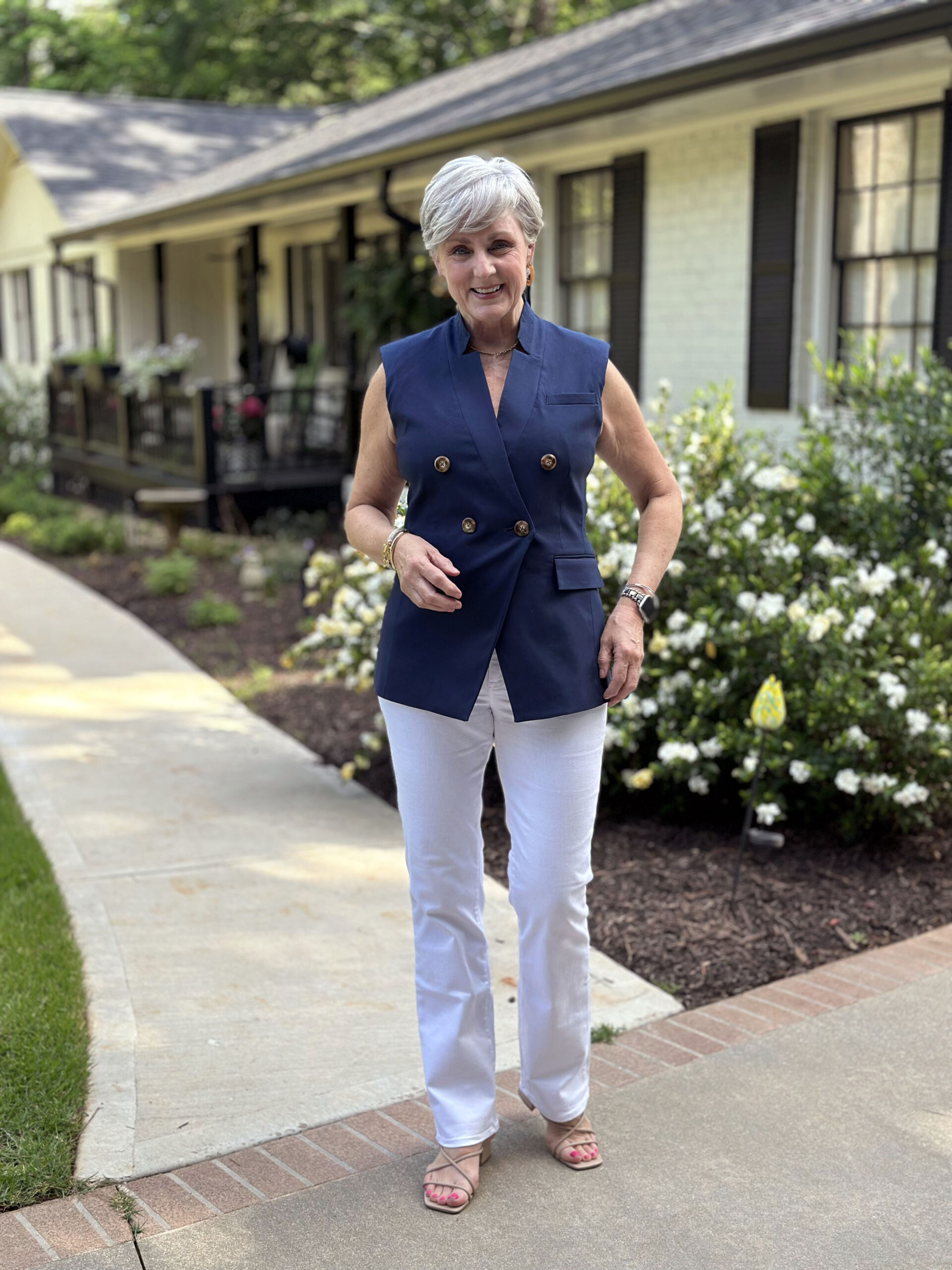 white jeans outfit