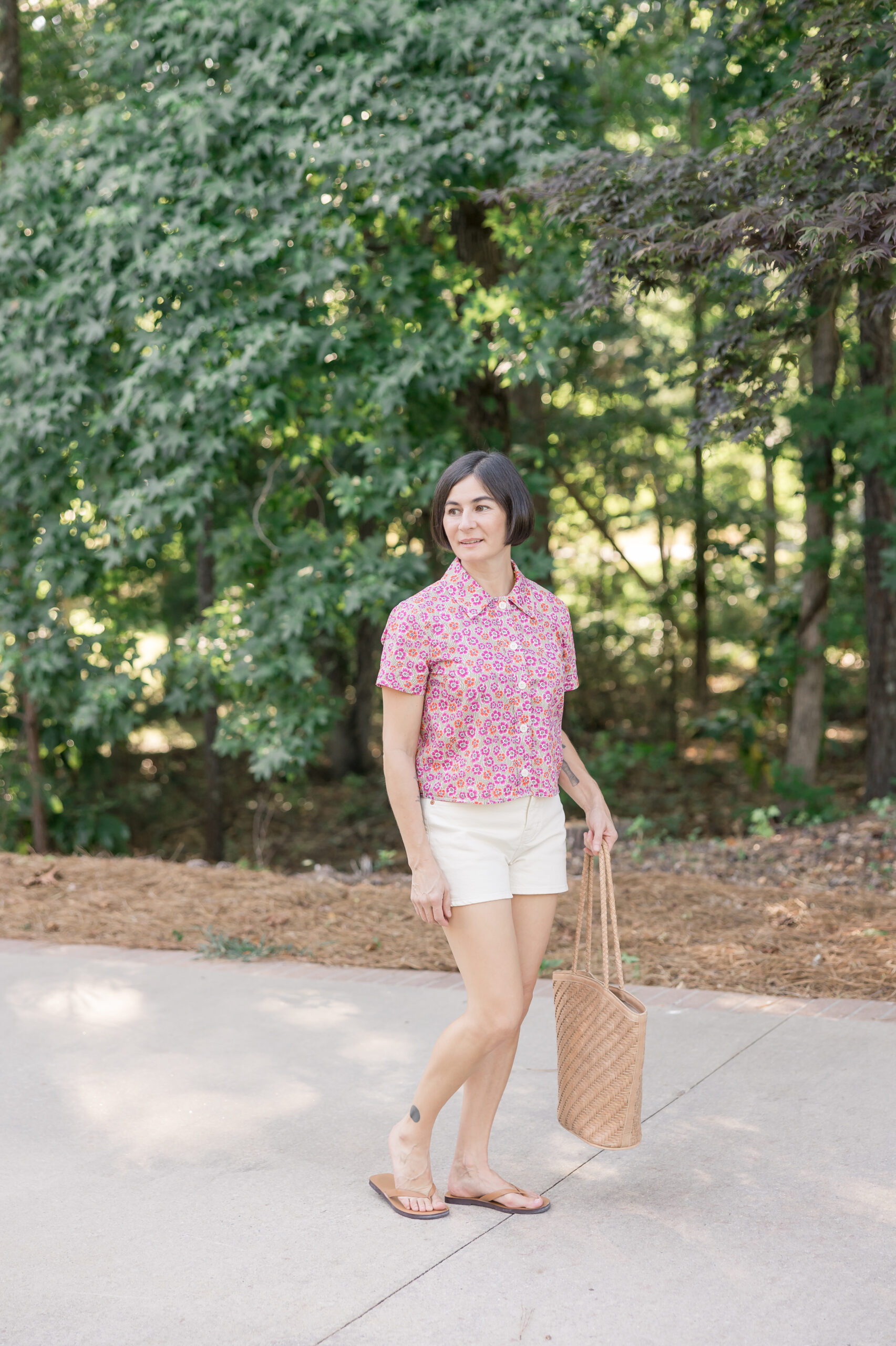 how to style white denim shorts