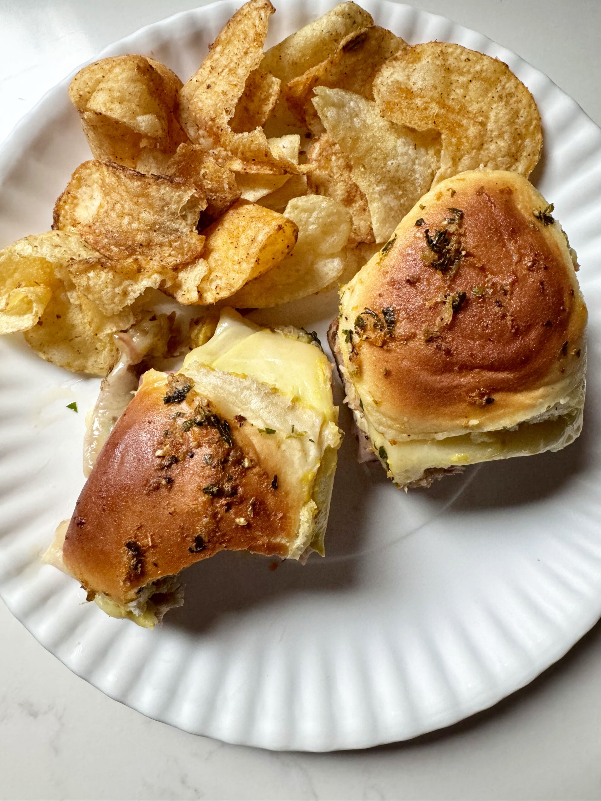 Cuban Sliders with potato chips